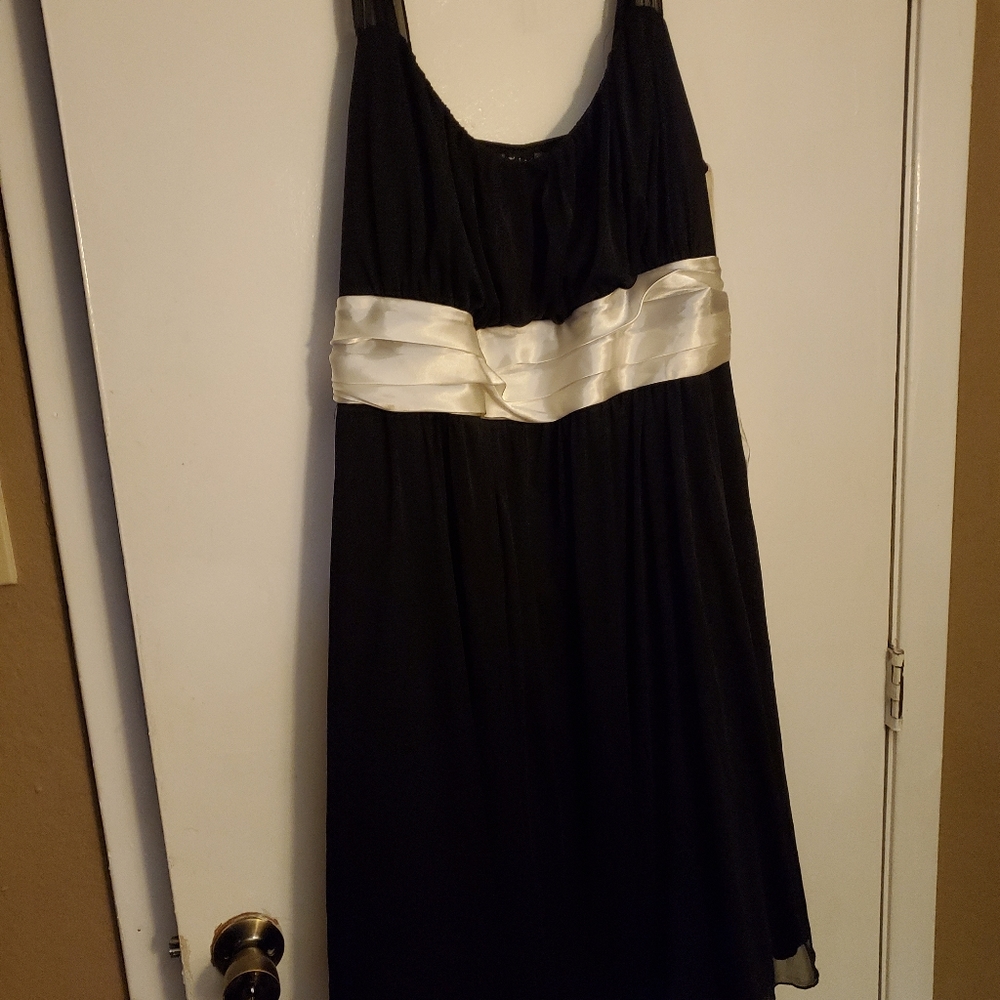 Formal Dress - Picture 1 of 2